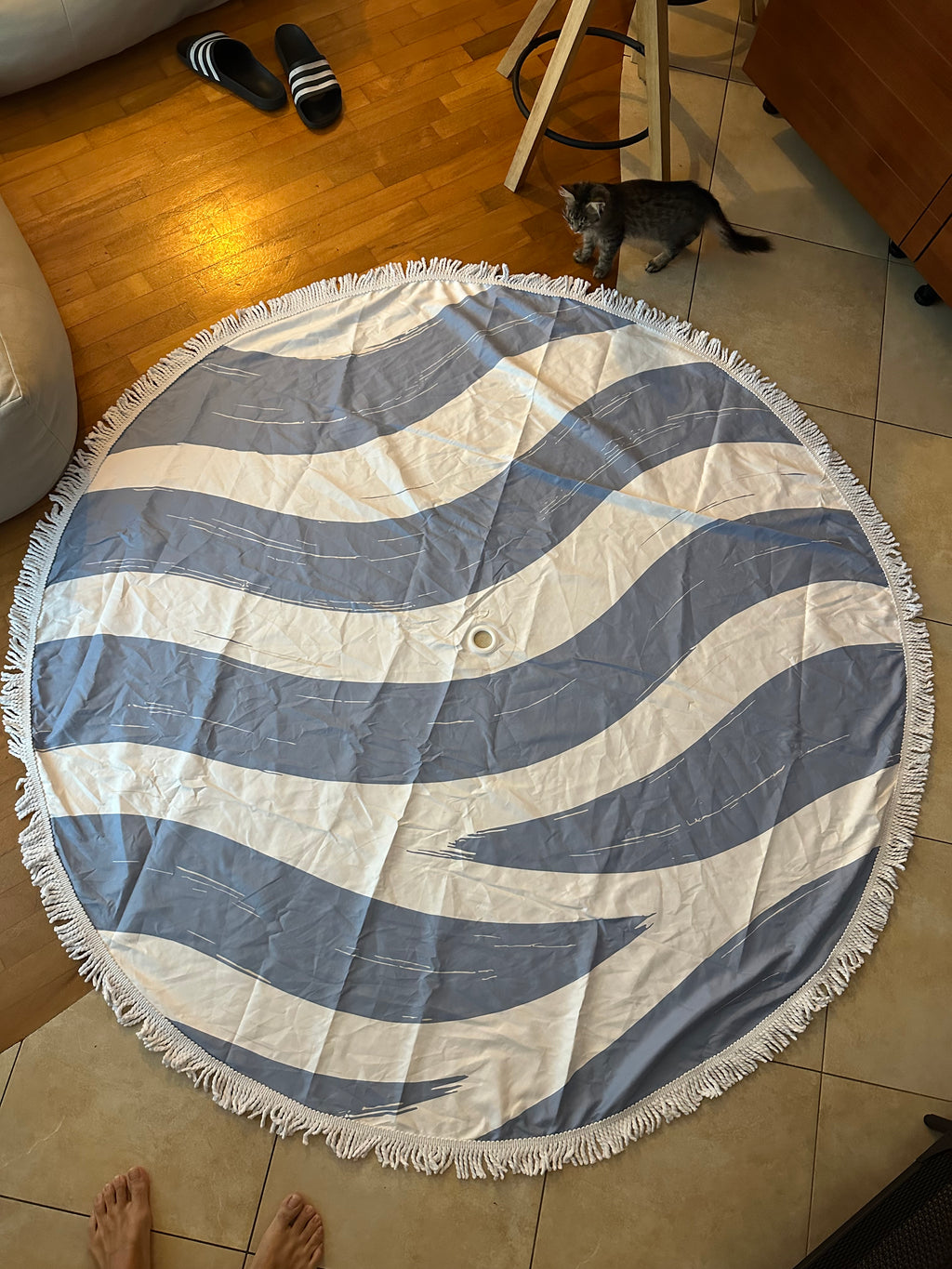 Il telo mare con foro centrale