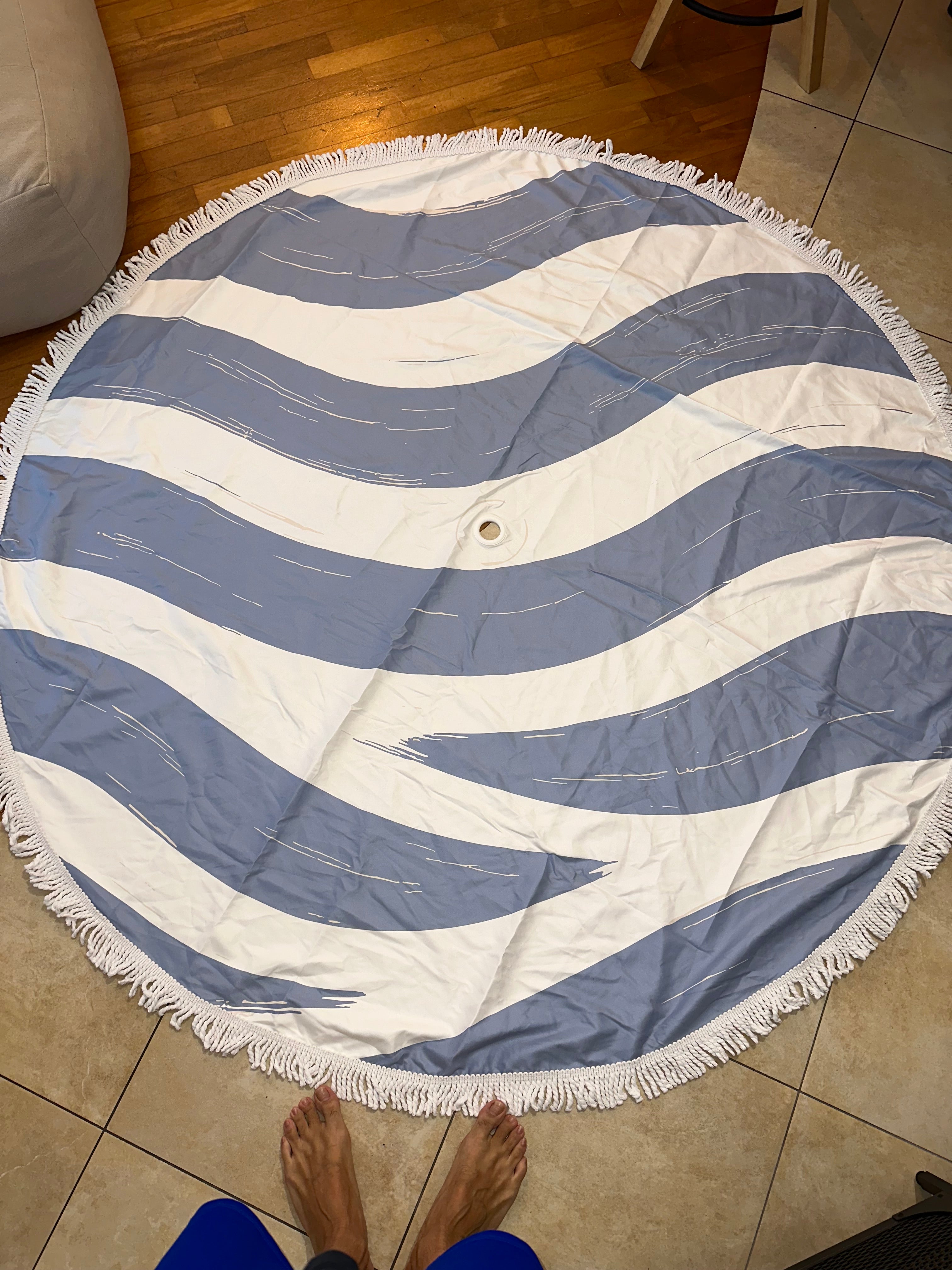 Il telo mare con foro centrale